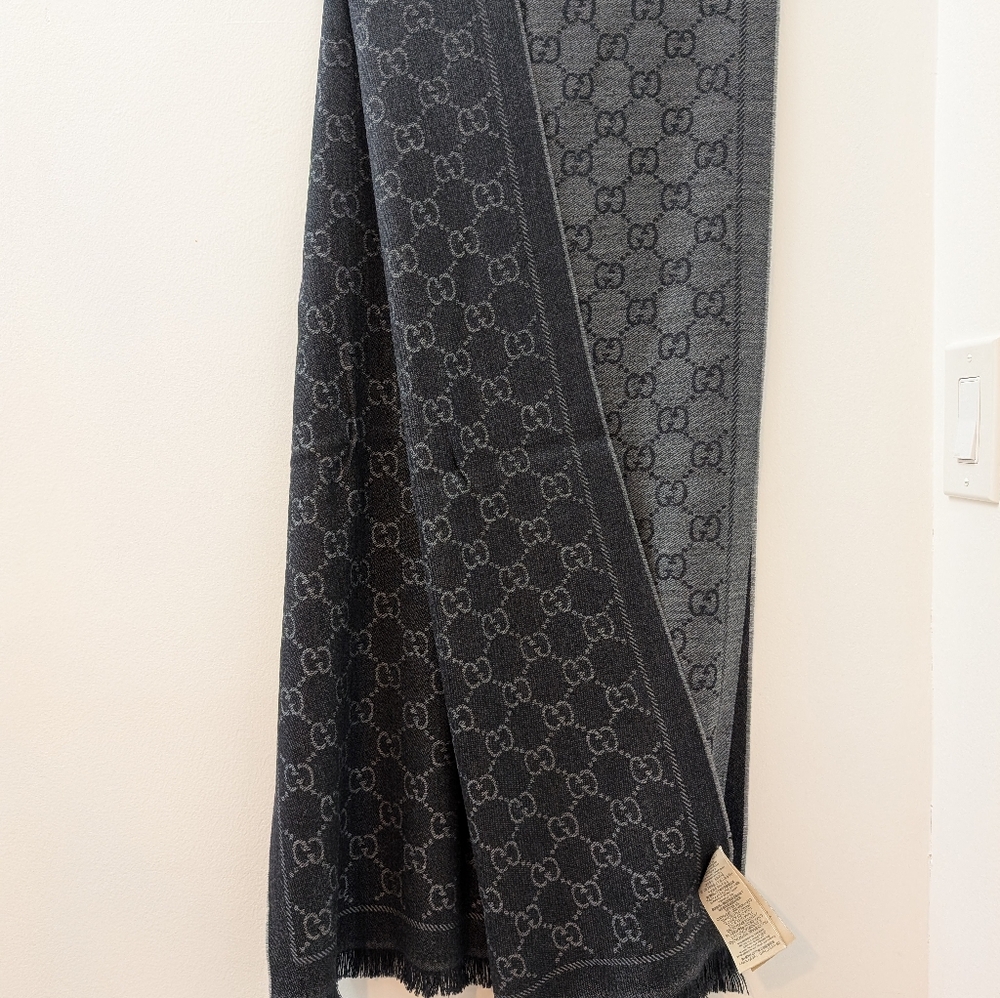 NWT Gucci GG jacquard pattern knitted scarf Grey and Black - Picture 4 of 9